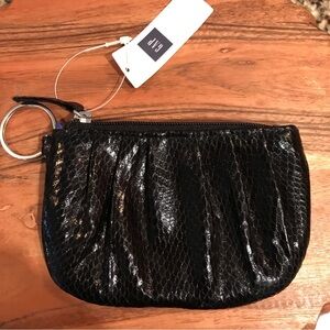 ▪️GAP Snakeskin Keychain/Wristlet